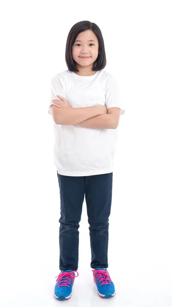 Menina asiática bonito em t-shirt branca e jeans de pé sobre fundo branco isolado — Fotografia de Stock