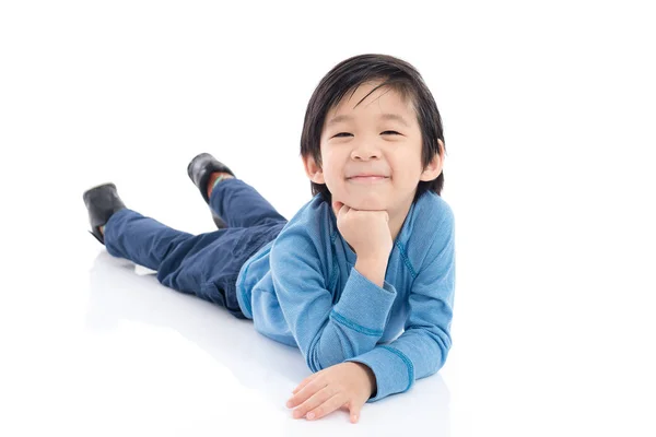 Asijské boy ležící na bílém pozadí — Stock fotografie