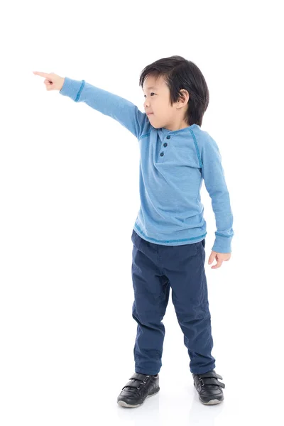 흰색 배경에 고립 가리키는 아시아 아이 — 스톡 사진