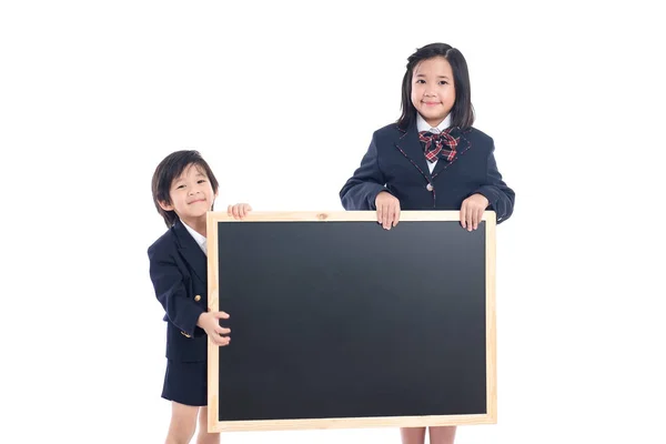 Asiático crianças com placa preta no fundo branco — Fotografia de Stock