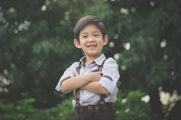 Feliz asiático niño al aire libre —  Fotos de Stock