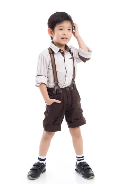Asijské boy poškrábání hlavu na bílém pozadí — Stock fotografie