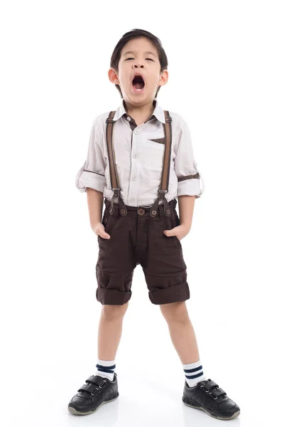 Niño asiático bostezando sobre fondo blanco — Foto de Stock