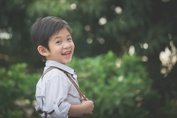 Szczęśliwe dziecko asian odkryty — Zdjęcie stockowe