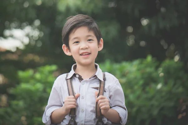 Asyalı çocuk açık mutlu — Stok fotoğraf