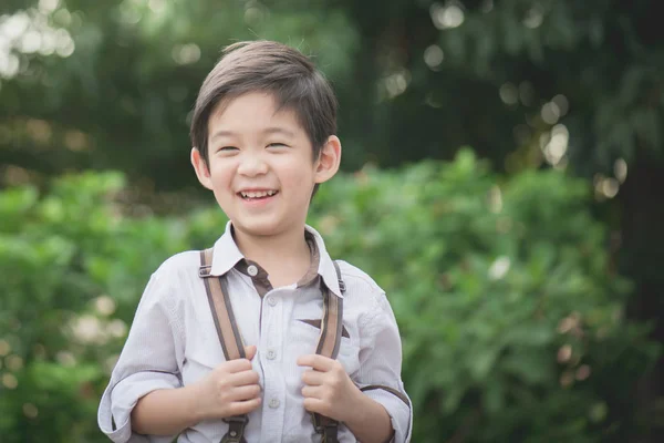 Feliz asiático niño al aire libre —  Fotos de Stock