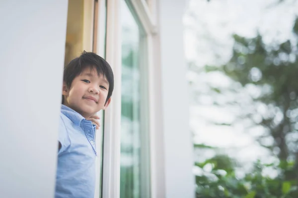 Portrait Enfant Asiatique Mignon Fenêtre Ouverte — Photo