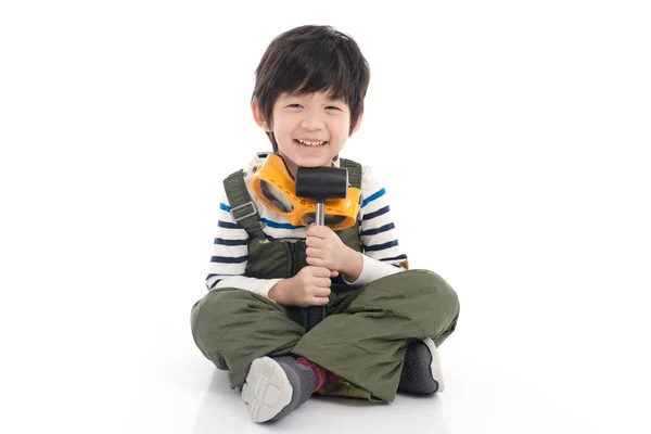 Lindo Niño Asiático Con Herramientas Construcción Sentado Sobre Fondo Blanco —  Fotos de Stock