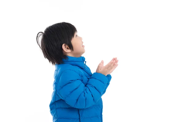 Lindo Niño Asiático Azul Ropa Invierno Manos Palma Abierta Sobre — Foto de Stock