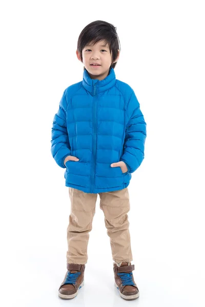Feliz Asiático Criança Azul Inverno Roupas Branco Fundo Isolado — Fotografia de Stock