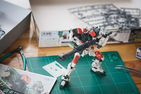 Bangkok, Tayland - 26 Ağustos 2016: Plastik model Gat-X103 Buster Gundam Master dereceli ölçek 1: 100