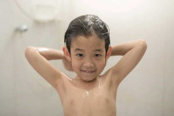 Lindo Asiático Niño Tomando Baño Cuarto Baño — Foto de Stock