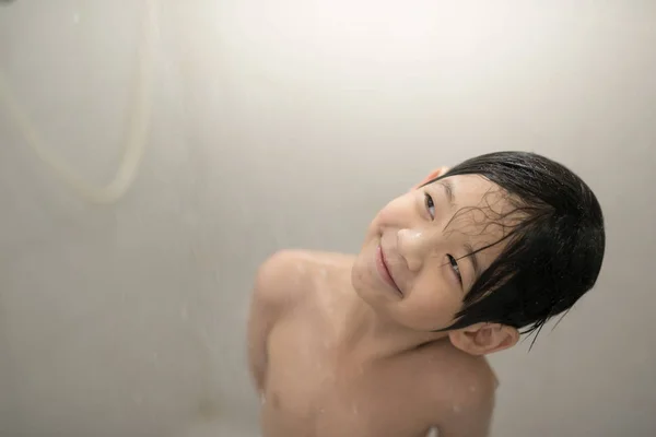 Lindo Asiático Niño Tomando Baño Cuarto Baño — Foto de Stock