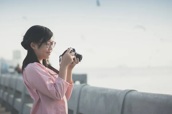 Beautiful Asian Girl Taking Pictures Outdoors — Stock Photo, Image