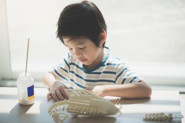 Asyalı çocuk oyuncağı ahşap yapılar