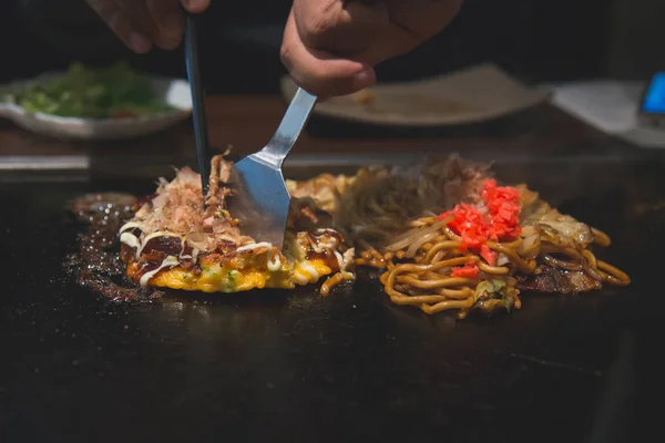 Chef Cooking Okonomiyaki Japanese Style Pancake Pizza — Stock Photo, Image