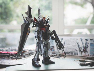 Bangkok, Tayland - Şubat 24, 2018: Plastik model Gat-X105e Strike Noir Gundam Master dereceli ölçek 1: 100