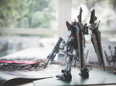 Bangkok, Tayland - Şubat 24, 2018: Plastik model Gat-X105e Strike Noir Gundam Master dereceli ölçek 1: 100