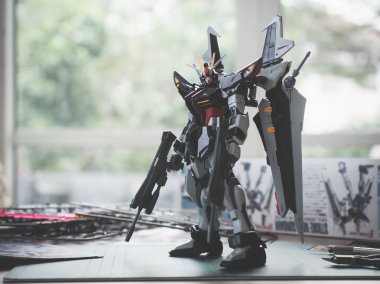 Bangkok, Tayland - Şubat 24, 2018: Plastik model Gat-X105e Strike Noir Gundam Master dereceli ölçek 1: 100