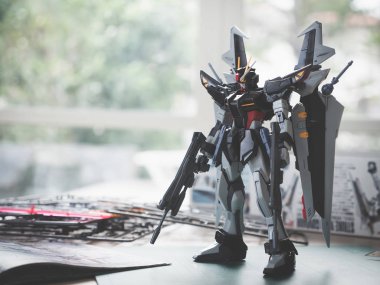 Bangkok, Tayland - Şubat 24, 2018: Plastik model Gat-X105e Strike Noir Gundam Master dereceli ölçek 1: 100