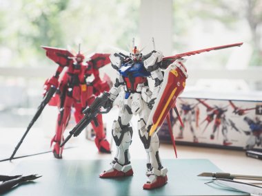 Bangkok, Tayland - Şubat 22, 2018: Plastik model Gat-X105 Aile Strike Gundam Ver.Rm ve Gat-X303 Aegis Gundam Master dereceli ölçek 1: 100