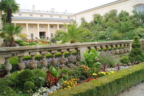 捷克共和国 克罗米尔斯大主教宫 Czech Republic Archbishop Palace Kromieryz 有一个公园和花园 Kromieryz花园 意大利和荷兰巴洛克风格的花园 — 图库照片