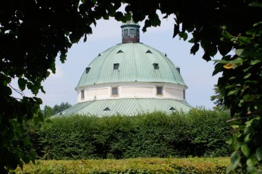 Çek Cumhuriyeti - Kromieryz 'deki Başpiskopos Sarayı' nda Unesco listesinde bir park ve bahçe kompleksi var. Kromieryz 'deki Çiçek Bahçesi - İtalyan ve Hollanda Barok tarzında bir bahçe,