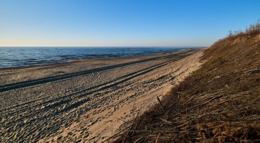 Baltık Denizi 'nde gün batımı ve Curonian tükürüğünün kuzey kumulları, Nida, Litvanya