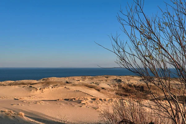 Sonnenuntergang Blick auf nordische Dünen und Ostsee an der Kurischen Nehrung, Nida, Klaipeda, Litauen — Stockfoto