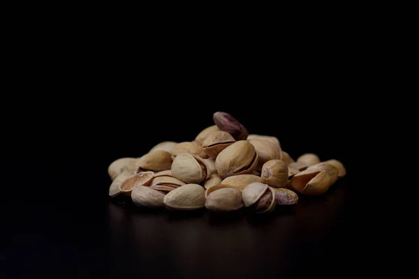 Pistachio nuts isolated on black background — Stock Photo, Image