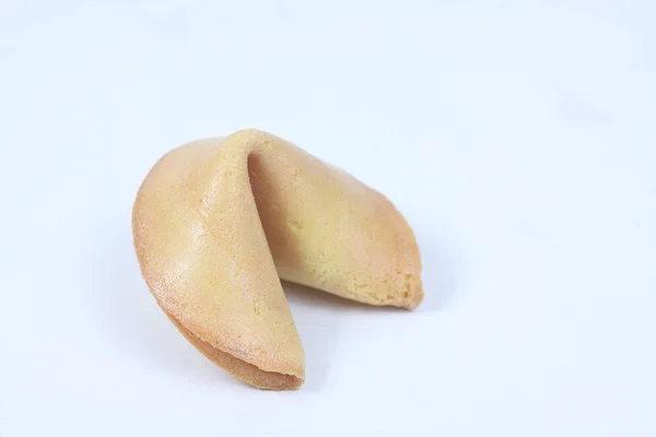 Biscuit chinois isolé sur fond blanc. Image contient l'espace de copie — Photo