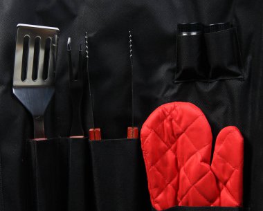 BBQ araç kiti siyah arkaplanı kapat