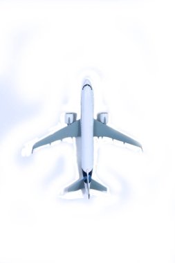 Beyaz arka planda izole edilmiş bir uçağın modeli. Resim kopyalama alanı içeriyor