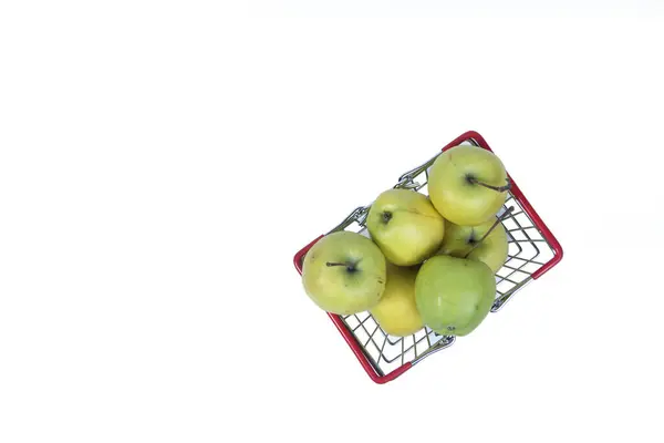 Pommes Vertes Dans Panier Isolé Sur Fond Blanc Couché Plat — Photo