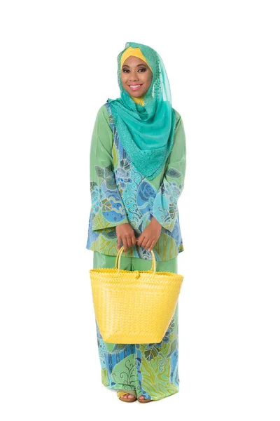 Beautiful asian muslimah woman with bright wicker tote bags.Isol — Stock Photo, Image