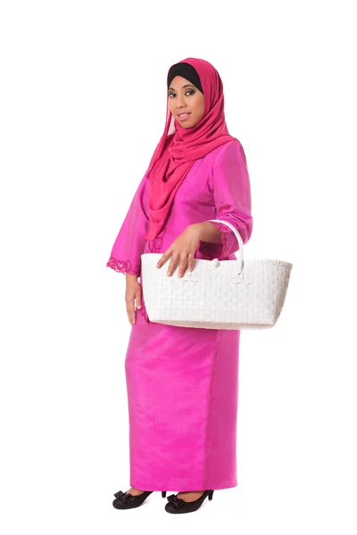 Beautiful asian muslimah woman with white wicker tote bag.Isolated — Stock Photo, Image