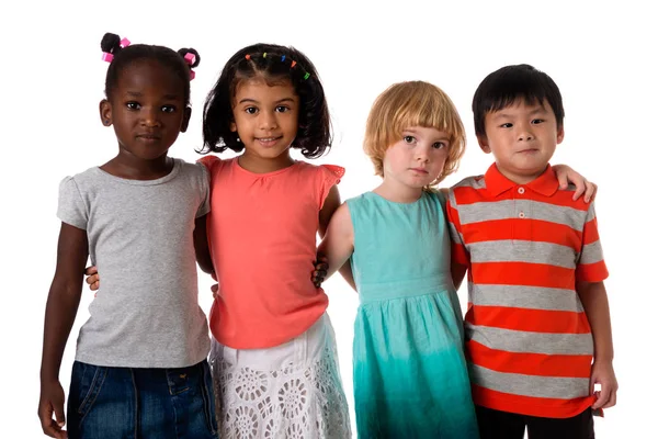 Groupe d'enfants multiraciaux portrait en studio.Isolated — Photo