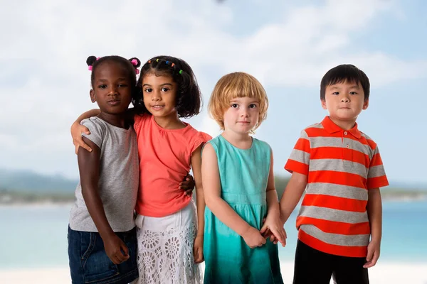 Grupo de niños multirraciales retrato —  Fotos de Stock