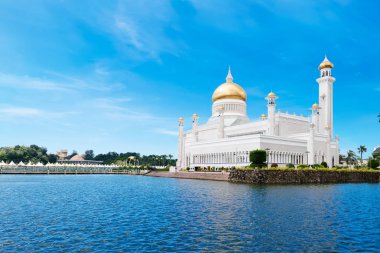 Bandar Seri Begawan(Bsb), Brunei-Ekim. 11:Masjid Sultan Ömer Ali Saifuddin Camii ve Bsb, Brunei Sultanlığı 11 Ekim 2017 yılında Kraliyet mavna.