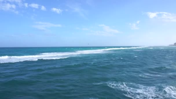 Malowniczy Widok Błękitne Niebo Wodę Oceanu Atlantyckiego — Wideo stockowe