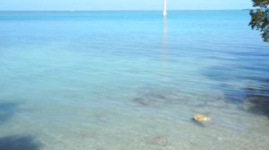 Su üzerindeki elektrik hatları Florida Key, Route 1, Usa 'daki deniz aşırı otoban boyunca uzanır.