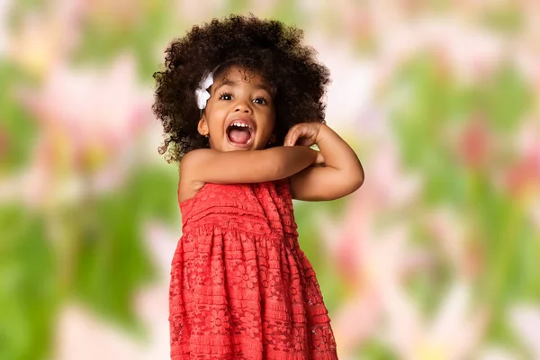 Детство Люди Концептуально Веселые Счастливые Африканские Американская Маленькая Девочка Размытом — стоковое фото