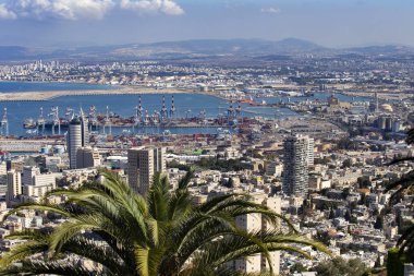 Hayfa limanı ve şehir merkezinin Bahai Gardens bakış açısı, Hayfa, İsrail