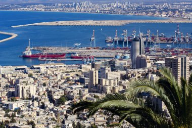 Hayfa limanı ve şehir merkezinin Bahai Gardens bakış açısı, Hayfa, İsrail