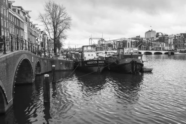 Amsterdam Netherlands December 2019 Typical Amsterdam Cityscape Amsterdam Canals Boats — стокове фото