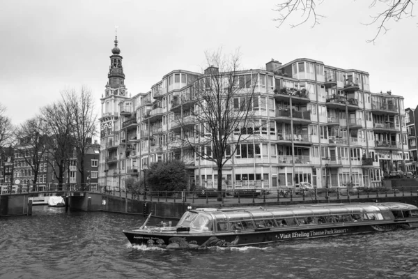 Amsterdam Nizozemsko Prosinec 2019 Turistická Loď Vodě Amsterdam Kanály Holandsko — Stock fotografie