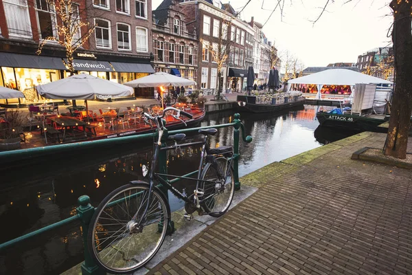 Amsterdam Netherlands December 2019 Amsterdam Canal Amsterdam Bicycle Traditional Cityscape — Stock Photo, Image