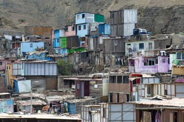 LIMA, PERU - Aralık 2019: Morro Solar Dağı 'ndan Lima gecekondu manzarası, Lima, Peru