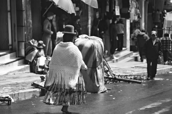Paz Bolivia Januari 2020 Boliviaanse Vrouw Traditionele Klederdracht Chilitas Straat — Stockfoto