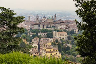 İtalya 'nın Bergamo kentindeki Citta Alta (Yukarı kasaba) hava manzarası